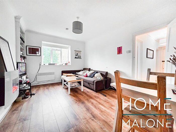 2 Bedroom Flat To Rent In Newington Green Road, Islington, London, N1