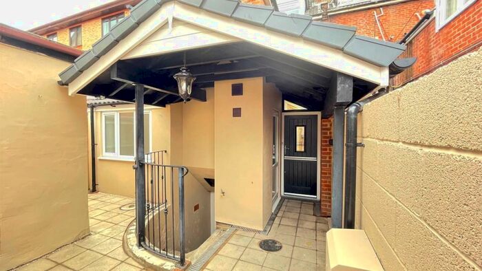 1 Bedroom Ground Flat To Rent In Carnegie Close, Parkstone, BH12