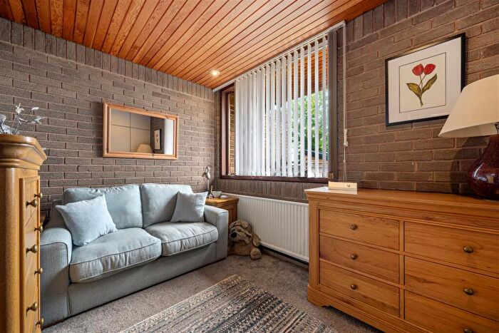 3 Bedroom Bungalow For Sale In Overton Road, Bangor-On-Dee., LL13