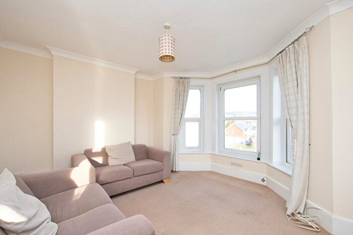 2 Bedroom Maisonette For Sale In Boscombe Road, Folkestone, CT19