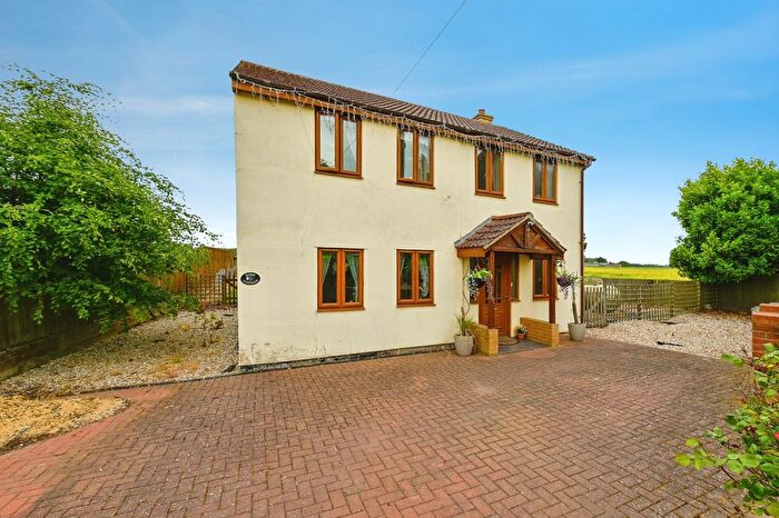 3 Bedroom Cottage For Sale In Main Road, Three Holes, Wisbech, Norfolk, PE14