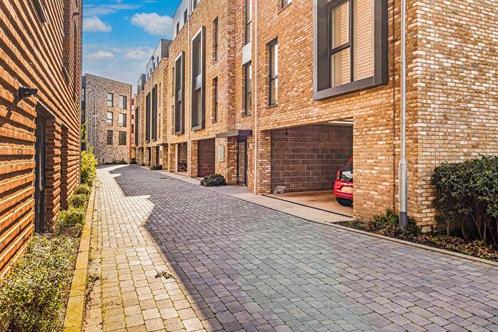 3 Bedroom Flat For Sale In Trumpington, Cambridge, CB2