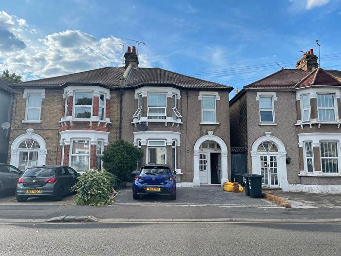 2 Bedroom Flat To Rent In Balfour Road, Ilford, IG1