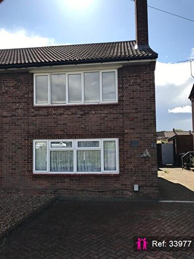 2 Bedroom Maisonette To Rent In Graham Road, Dunstable, LU5