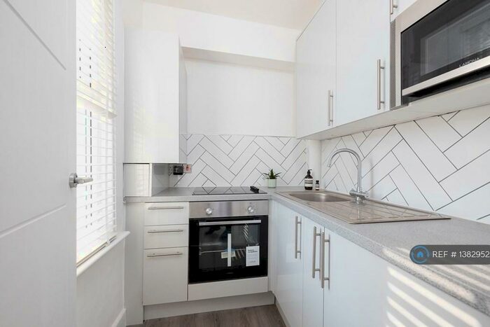 1 Bedroom Flat To Rent In First Floor Elgin Road, Croydon, CR0