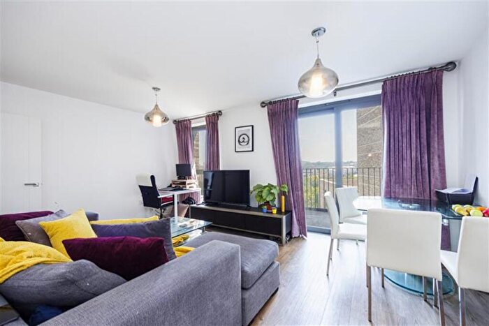 1 Bedroom Flat To Rent In Kingfisher Heights, E16