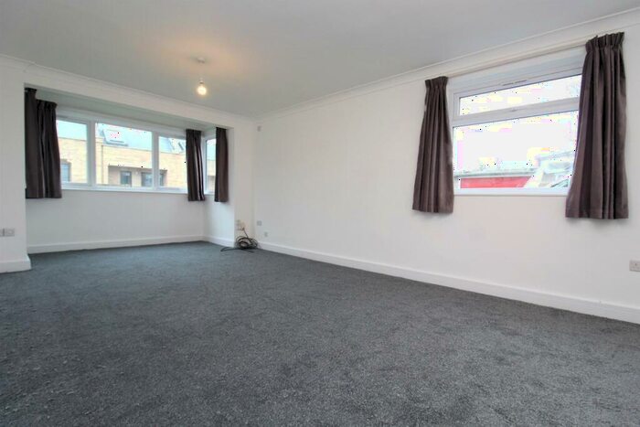 2 Bedroom Apartment To Rent In Chase Road, Southgate, N14