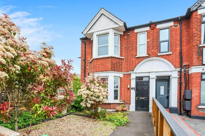 2 Bedroom Flat For Sale In South Ealing Road, London, W5