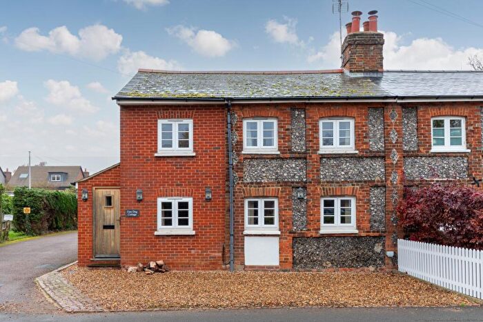 3 Bedroom Semi-Detached House For Sale In Welwyn, Hertfordshire, AL6