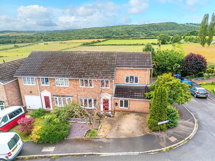 4 Bedroom Semi Detached House For Sale In Swaithe View, Worsbrough, Barnsley, S70
