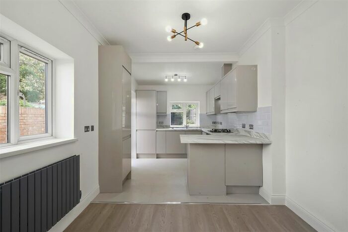 2 Bedroom Flat To Rent In Chichele Road, London, NW2