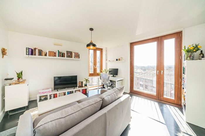 1 Bedroom Flat To Rent In Garratt Lane, London, SW18