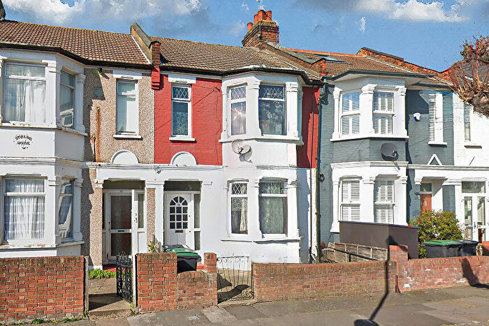 3 Bedroom Terraced House For Sale In Stirling Road, Wood Green, N22