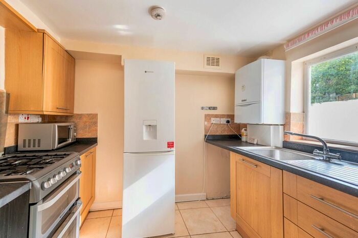 1 Bedroom Flat To Rent In Warlock Road, Maida Hill, London, W9