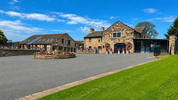 3 Bedroom Farmhouse To Rent In Walk Hill Farm, Apperley Lane, Bradford, BD10