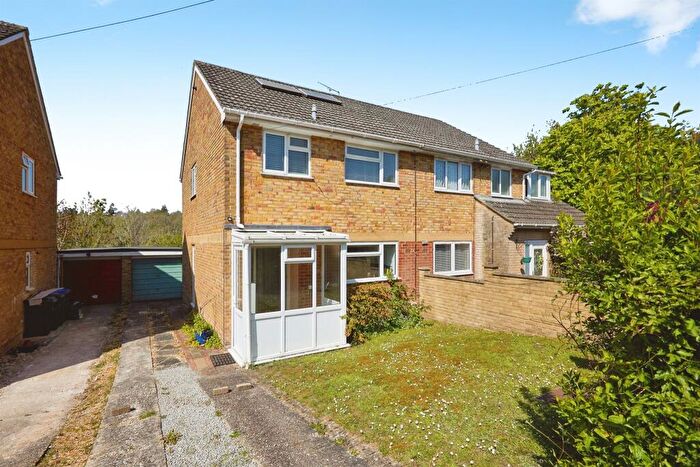 3 Bedroom Semi-Detached House For Sale In Cheshire Close, Salisbury, SP2