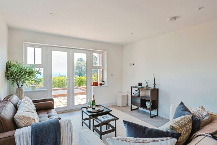 2 Bedroom Flat For Sale In West Cliff Gardens, Bournemouth, BH2