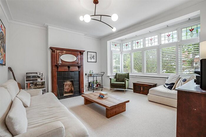 4 Bedroom Semi-Detached House For Sale In Thurleigh Road, SW12