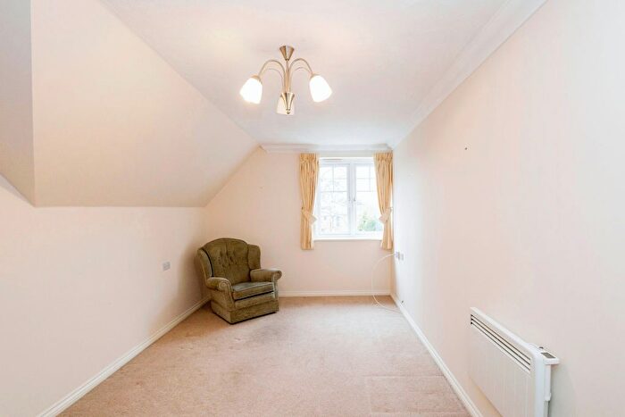 2 Bedroom Flat For Sale In New Brighton Road, Emsworth, Hampshire, PO10