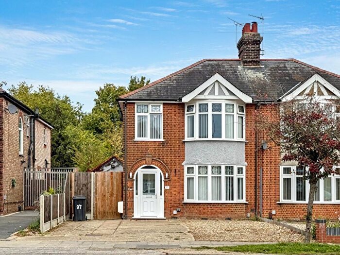 4 Bedroom Semi-Detached House For Sale In Colchester Road, Ipswich, IP4
