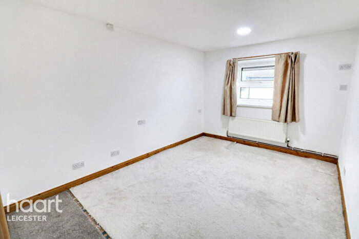 1 Bedroom Apartment For Sale In Portmore Close, Leicester, LE4