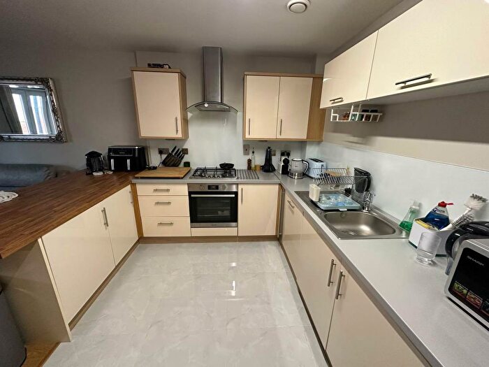 2 Bedroom Apartment To Rent In Slough, Berkshire, SL1
