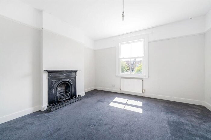 2 Bedroom Maisonette For Sale In Tremaine Road, Anerley, London, SE20