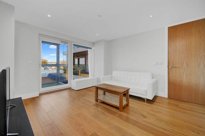 1 Bedroom Flat To Rent In Northway House, High Road, London, N20