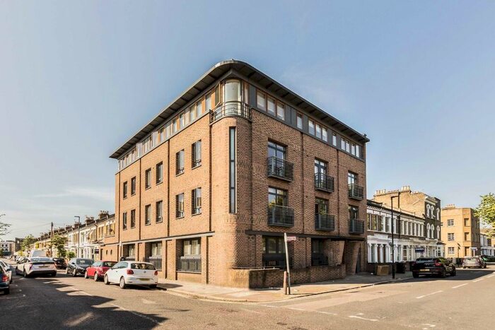 3 Bedroom Property To Rent In Solon Road, London, SW2