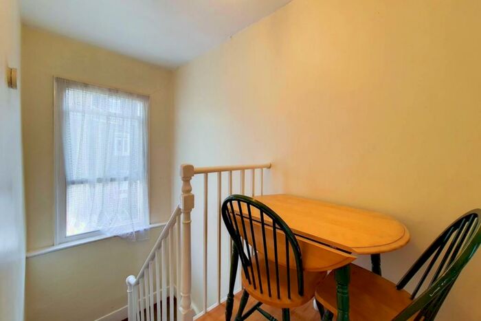 1 Bedroom Flat To Rent In St Martins Close, Camden, London, NW1