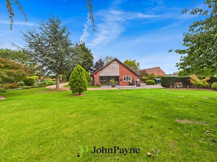 3 Bedroom Bungalow To Rent In Stoneleigh Road, Baginton, Warwickshire, CV8