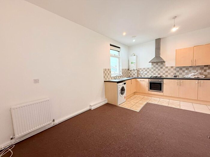 2 Bedroom Flat To Rent In Ilford, IG1