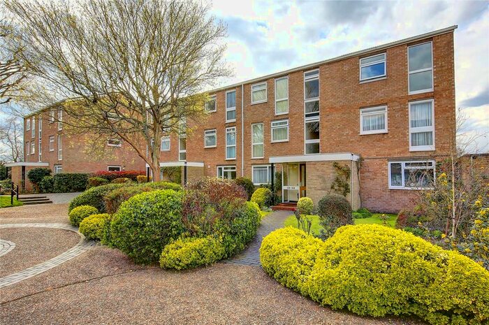 1 Bedroom Flat To Rent In Harrowdene Gardens, Teddington, TW11