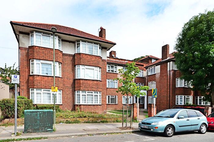 2 Bedroom Flat To Rent In The Crest, Hendon, London, NW4
