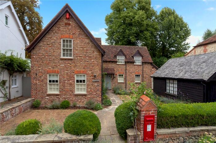 4 Bedroom Detached House For Sale In Ferry Lane, Medmenham, Marlow, Buckinghamshire, SL7