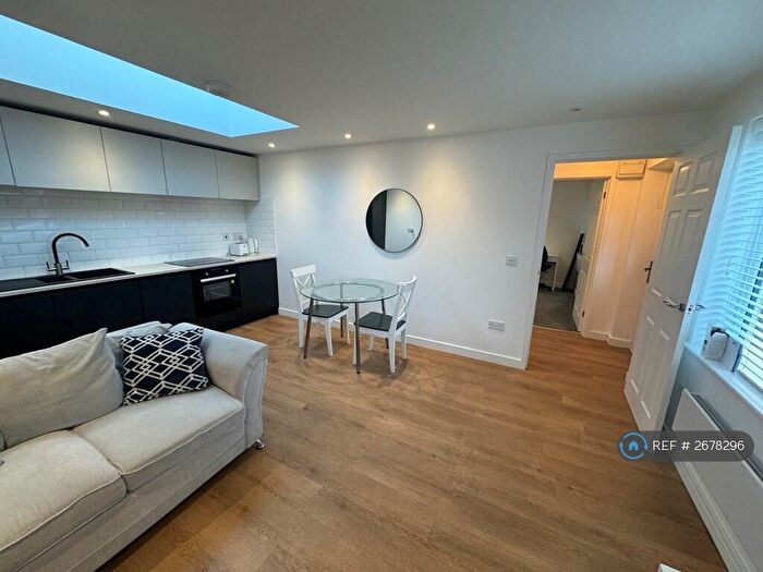 1 Bedroom Flat To Rent In Cathays, Cardiff, CF24