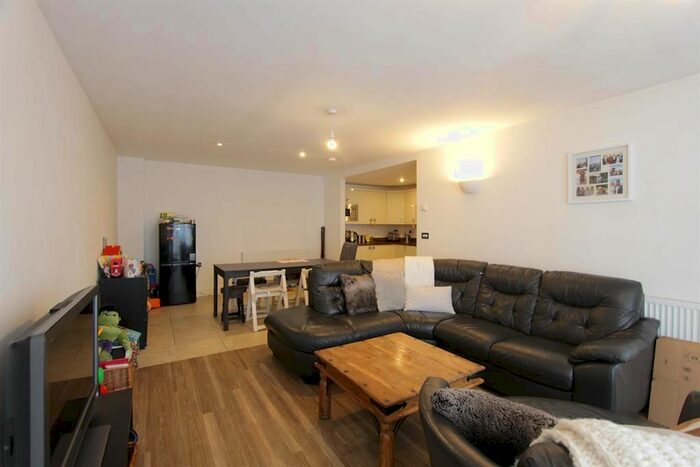 4 Bedroom Town House To Rent In Riverdale Road, Sheffield, S10