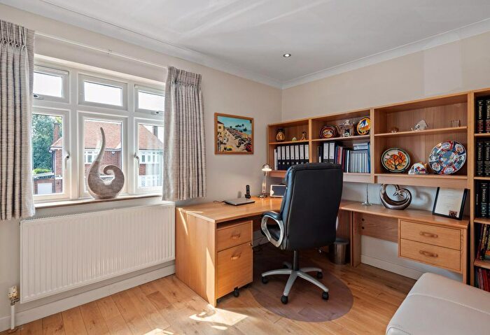 4 Bedroom Detached House For Sale In Athole Gardens, Enfield, Greater London, EN1