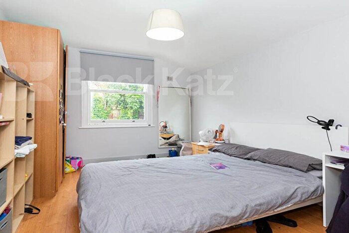 6 Bedroom Flat To Rent In Parolles Road, Archway, N19