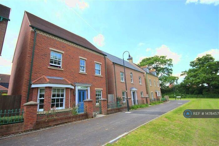 4 Bedroom Detached House To Rent In Collard Close, Swindon, SN1