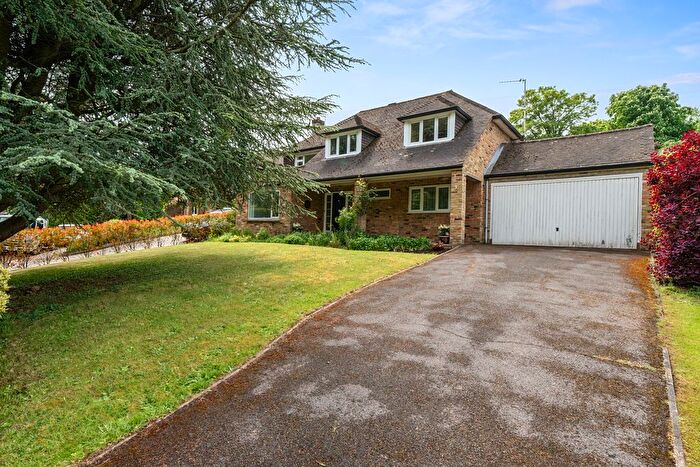 4 Bedroom Detached House For Sale In Russett Hill, Chalfont St. Peter, Gerrards Cross, Buckinghamshire, SL9