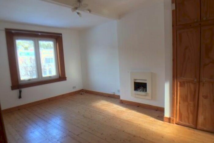 2 Bedroom Flat To Rent In Saughton Crescent, Edinburgh, EH12