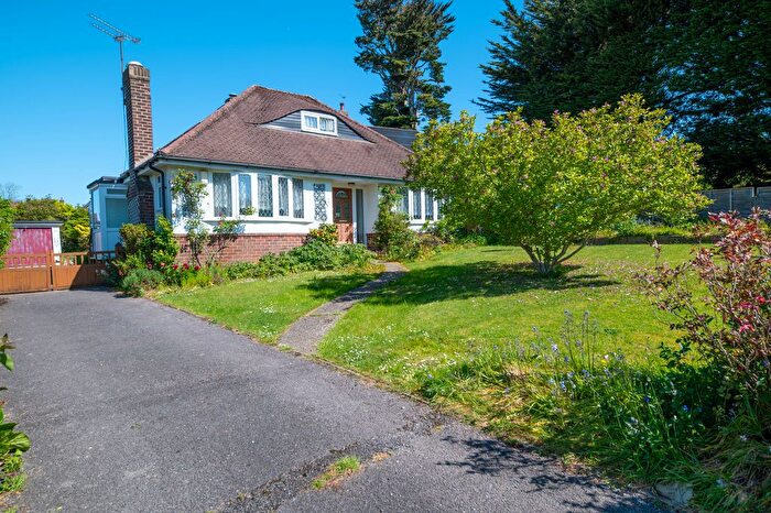 3 Bedroom Detached Bungalow For Sale In Yoells Lane, Lovedean, PO8
