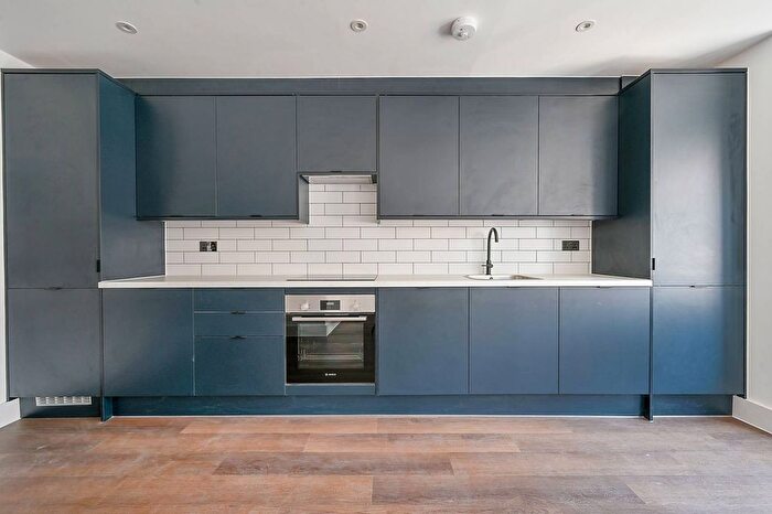 1 Bedroom Flat To Rent In Winchester Street, Acton, London, W3