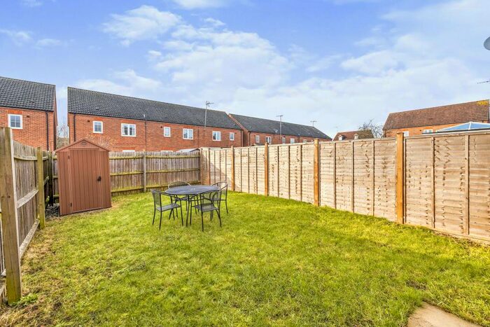 3 Bedroom End Of Terrace House For Sale In Priors Grove Close, Warwick, Warwickshire, CV34