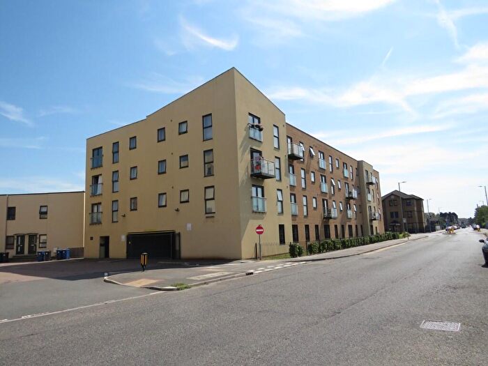 1 Bedroom Flat For Sale In Dock Road, Tilbury, Essex, RM18