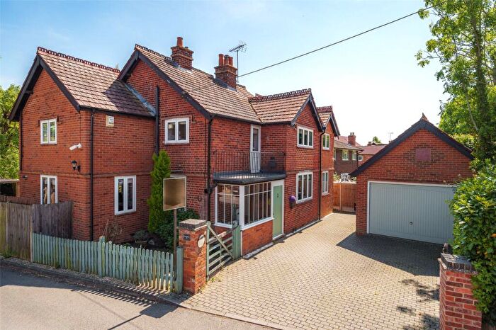 4 Bedroom Detached House For Sale In The Square, Spencers Wood, Reading, Berkshire, RG7