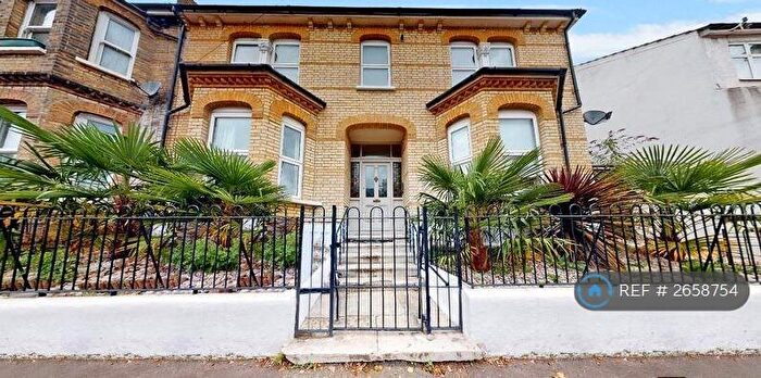 3 Bedroom Flat To Rent In Crystal Palace, London, SE19