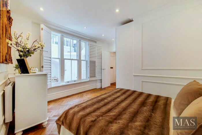 2 Bedroom Flat To Rent In Kempsford Gardens, London, SW5