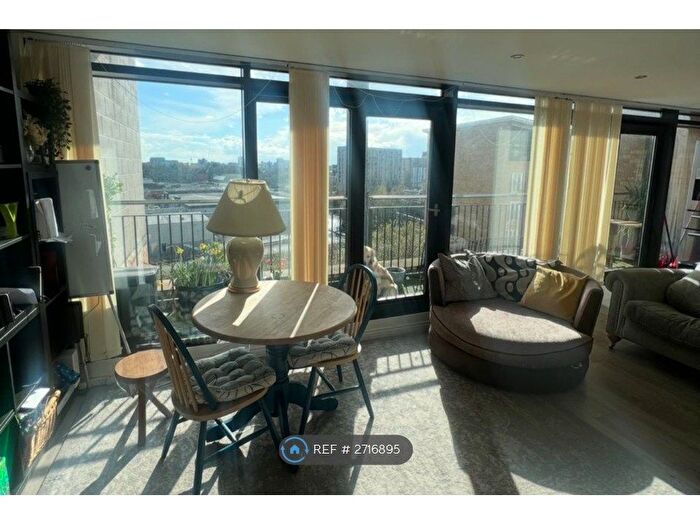 2 Bedroom Flat To Rent In Middlewood Street, Salford, M5